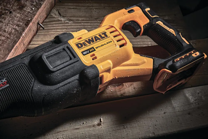 Пила шабельна акумуляторна DeWALT DCS386T1 727223 фото