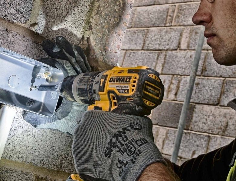Дрель-шуруповерт аккумуляторный DeWALT DCD791P2 727018 фото