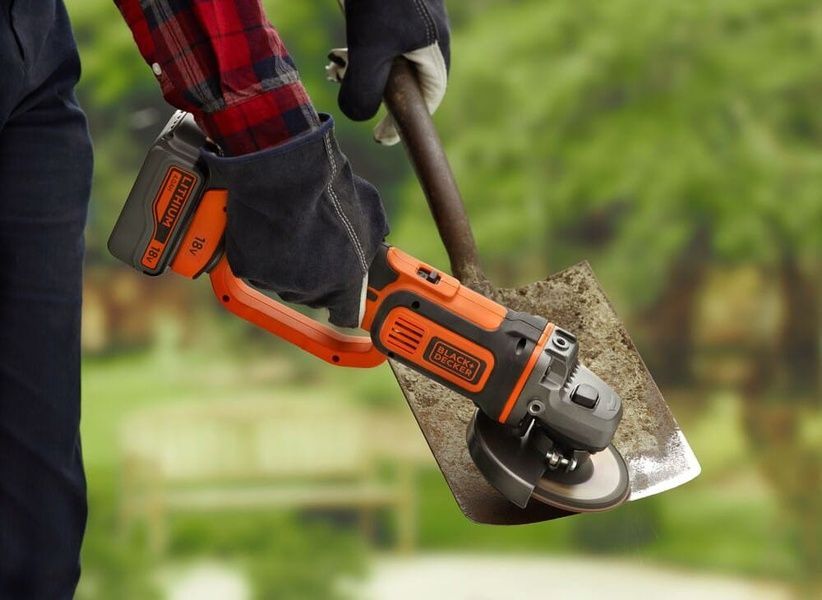 Акумуляторна кутова шліфувальна машина BLACK+DECKER BCG720M1 728517 фото