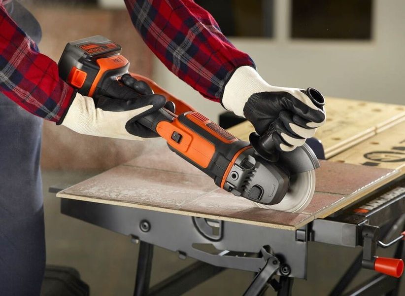 Акумуляторна кутова шліфувальна машина BLACK+DECKER BCG720M1 728517 фото