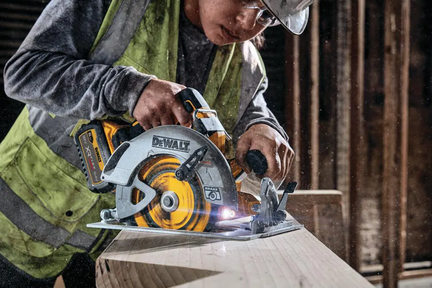 Аккумуляторная дисковая пила DeWALT DCS573NT (без АКБ и ЗУ) 726905 фото