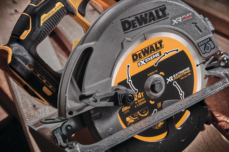Акумуляторна дискова пилка DeWALT DCS573T1 726906 фото