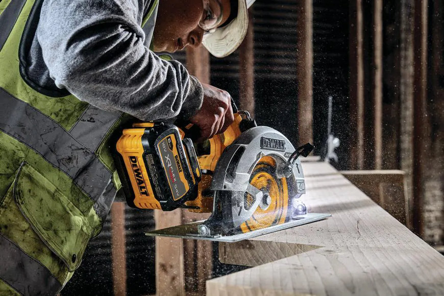 Акумуляторна дискова пилка DeWALT DCS573T1 726906 фото