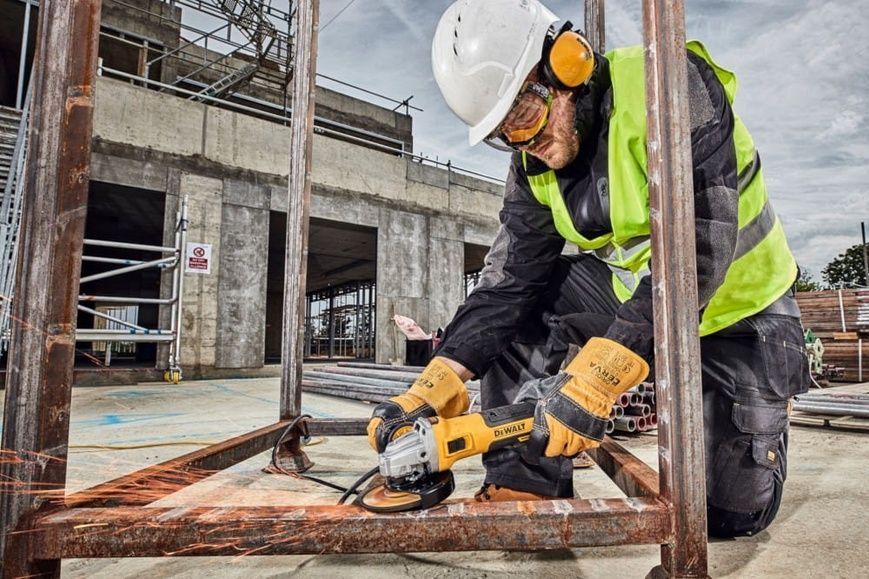 Кутова шліфувальна машина DeWALT DWE4357 727060 фото