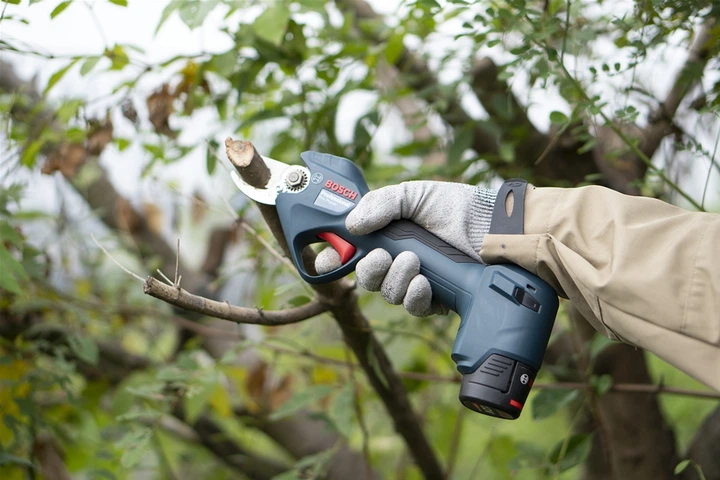 Акумуляторний секатор Bosch Pro Pruner solo без АКБ та ЗП (06019K1020) 732535 фото