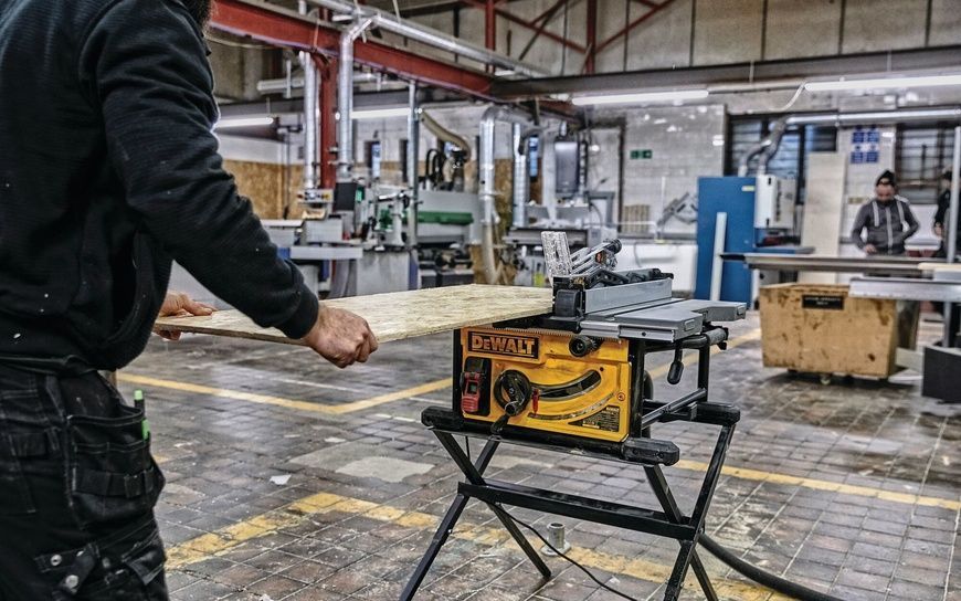 Пила циркулярная настольная DeWALT DWE7492 727212 фото