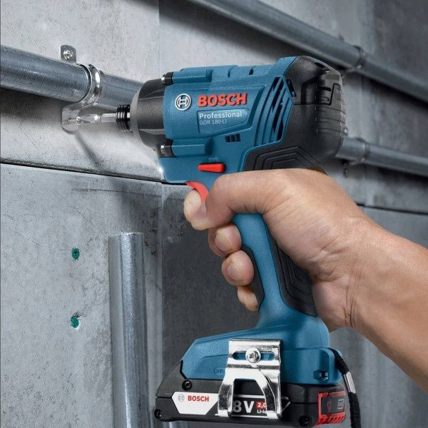 Гайкокрут акумуляторний Bosch Professional GDR 180-LI в чемодані з 2 АКБ GBA 18V 2.0Ah та З/П GAL 18 (06019G5123) 726395 фото