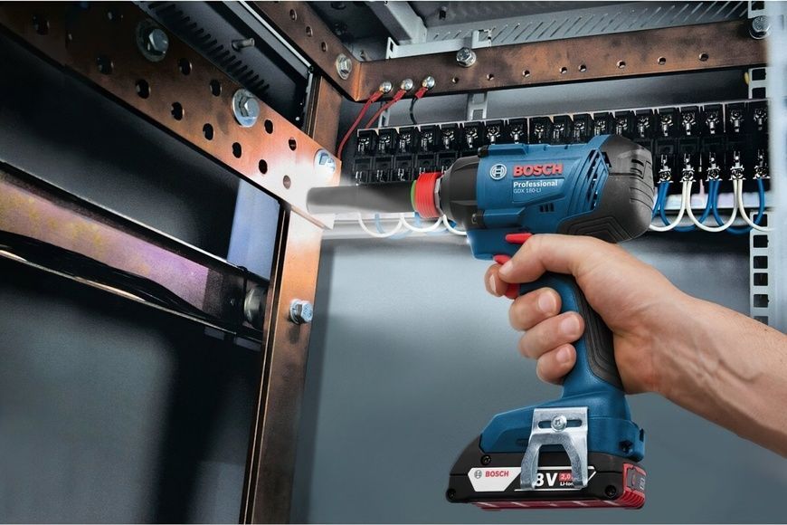 Гайкокрут ударний акумуляторний Bosch Professional GDX 180-LI з 2 АКБ GBA 18V 2.0Ah З/П GAL 18V-40 (06019G5223) 726400 фото
