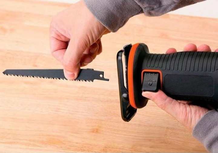 Пила шабельна акумуляторна BLACK+DECKER BDCR18E1 728546 фото