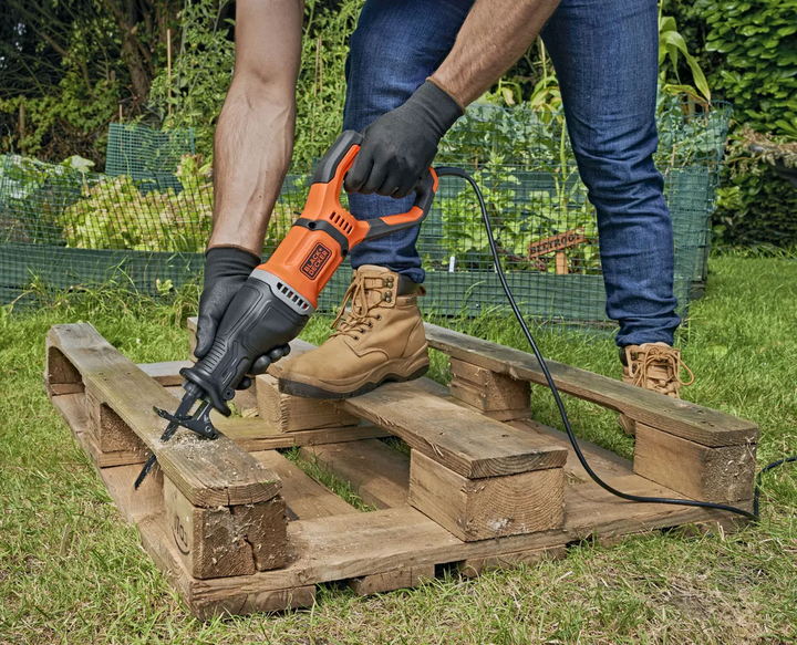 Пила шабельна BLACK+DECKER BES301K 728547 фото