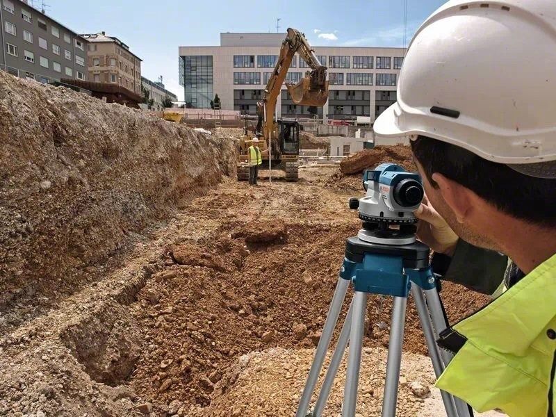 Оптический нивелир Bosch Professional GOL 20 D в кейсе со штативом BT 160, линейкой GR 500 (0601068402) 726493 фото