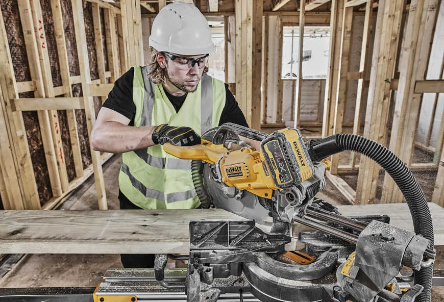 Пила торцовочная аккумуляторная DeWALT DCS781X2 727198 фото